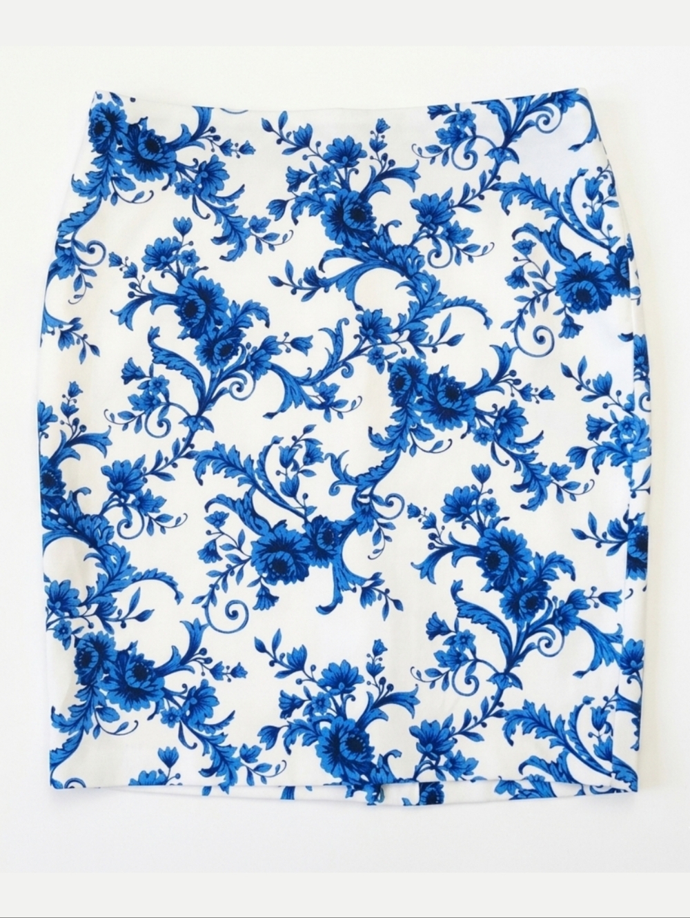 Forever 21 Porcelain Floral Pencil Skirt Textured Above Knee Blue White